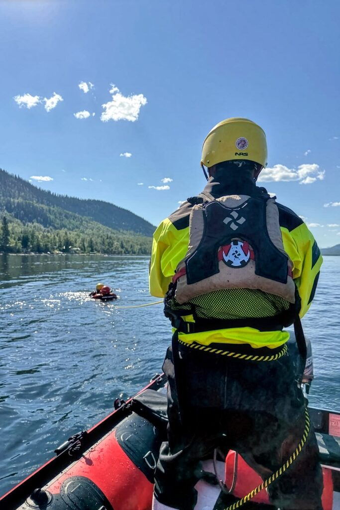 SPSAR members taking part in flat water rescue training